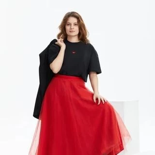 Kırmızı Kalpli Siyah TOG Basic T-shirt Kadın