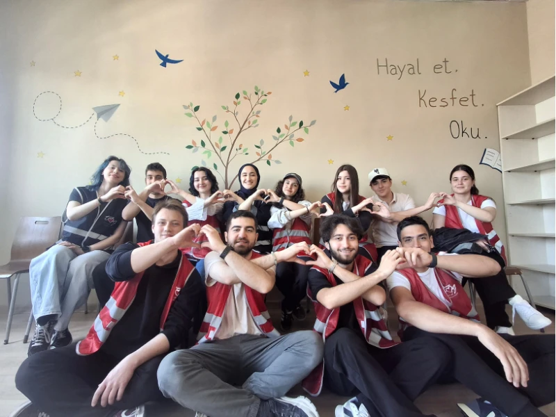 Gençler Çocuklar İçin Harekete Geçti